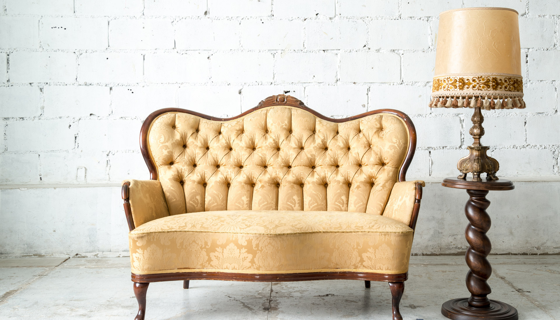 vintage-button-tufted-sofa-reupholstery